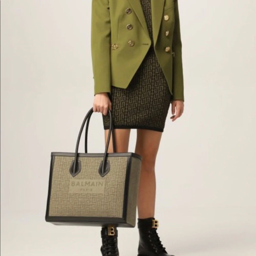 Balmain - Picture 2 of 7